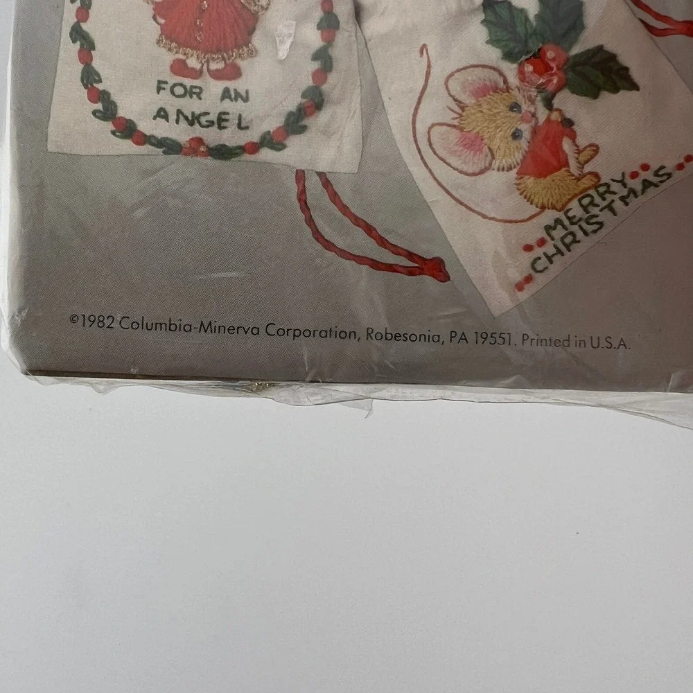 Vintage Columbia Minerva Stitchery Ornaments Kit 1982 Christmas Gift Bags‎